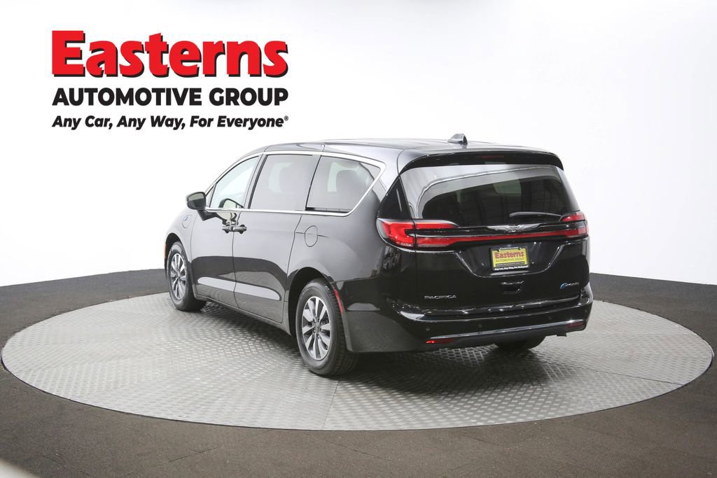 Used 2023 Chrysler Pacifica Touring-L image 62