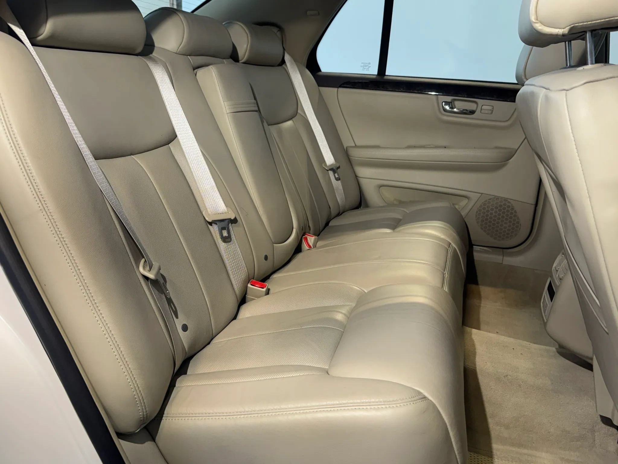 Used 2011 Cadillac DTS Luxury FWD image 30
