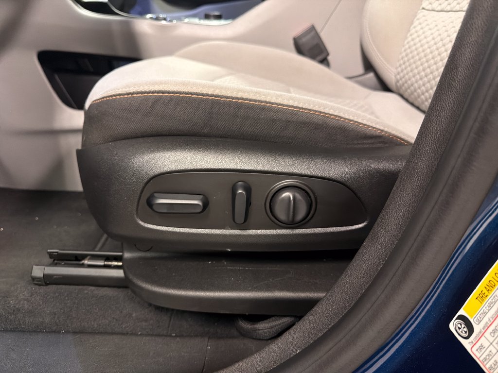 Used 2020 GMC Terrain SLE w/ Driver Convenience Package FWD image 23