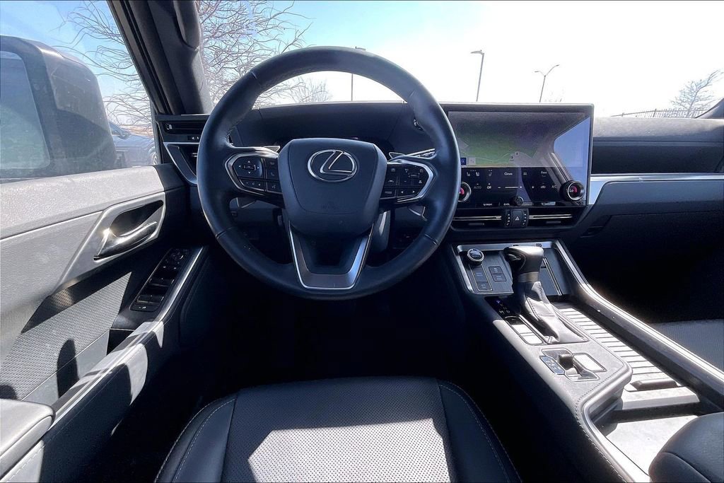 Used 2024 Lexus GX 550 w/ Accessory Package (Z1) image 7