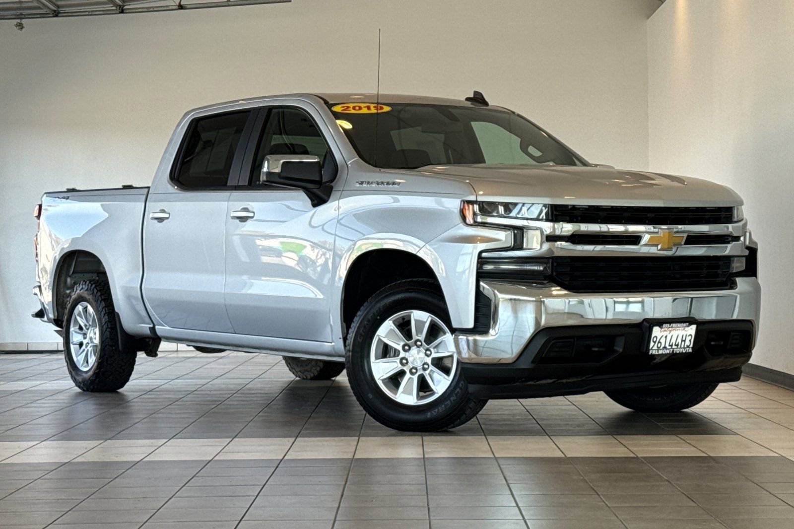 Used 2019 Chevrolet Silverado 1500 LT w/ All-Star Edition AWD/4WD image 2