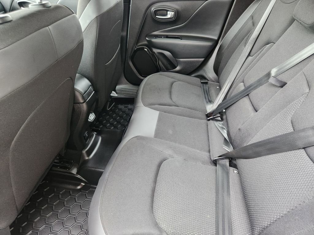 Used 2018 Jeep Renegade Altitude w/ Safety & Security Group FWD image 19