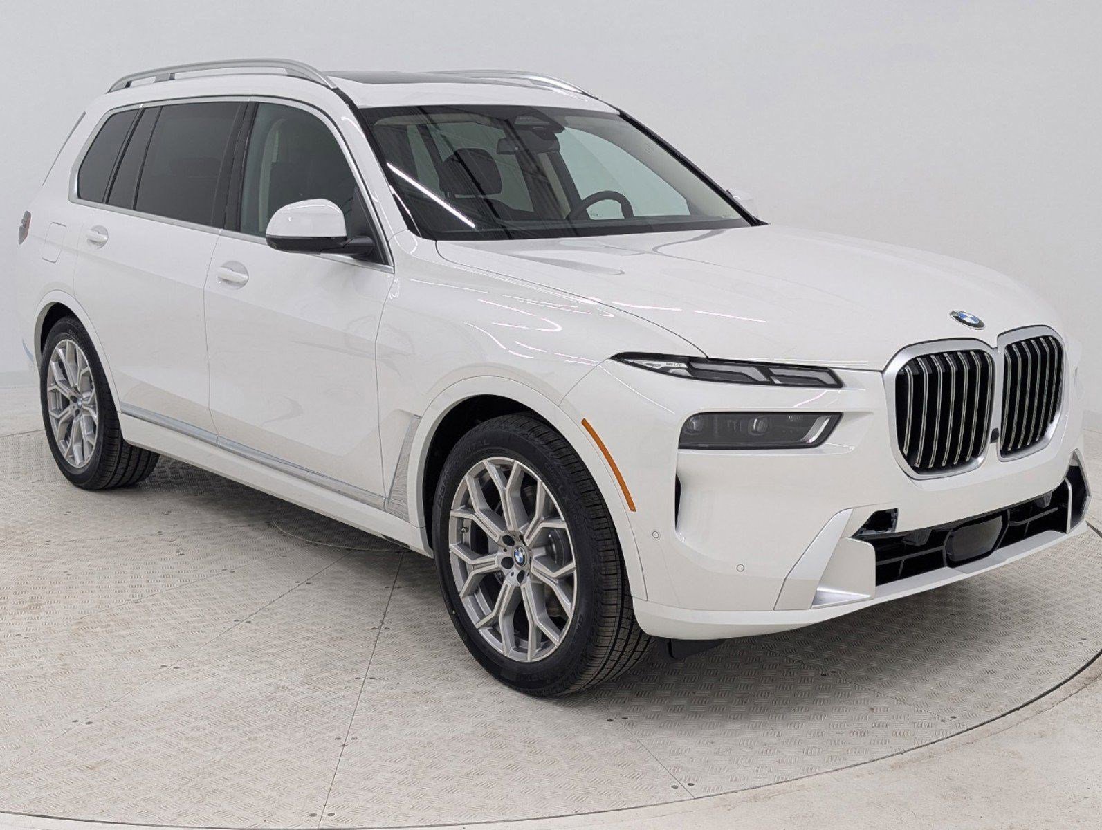 Used 2025 BMW X7 xDrive40i w/ Premium Package image 7