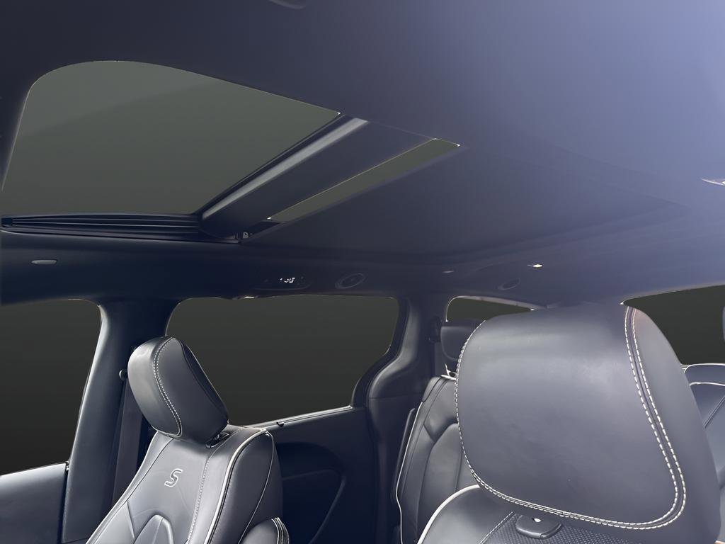 Used 2025 Chrysler Pacifica Limited image 25