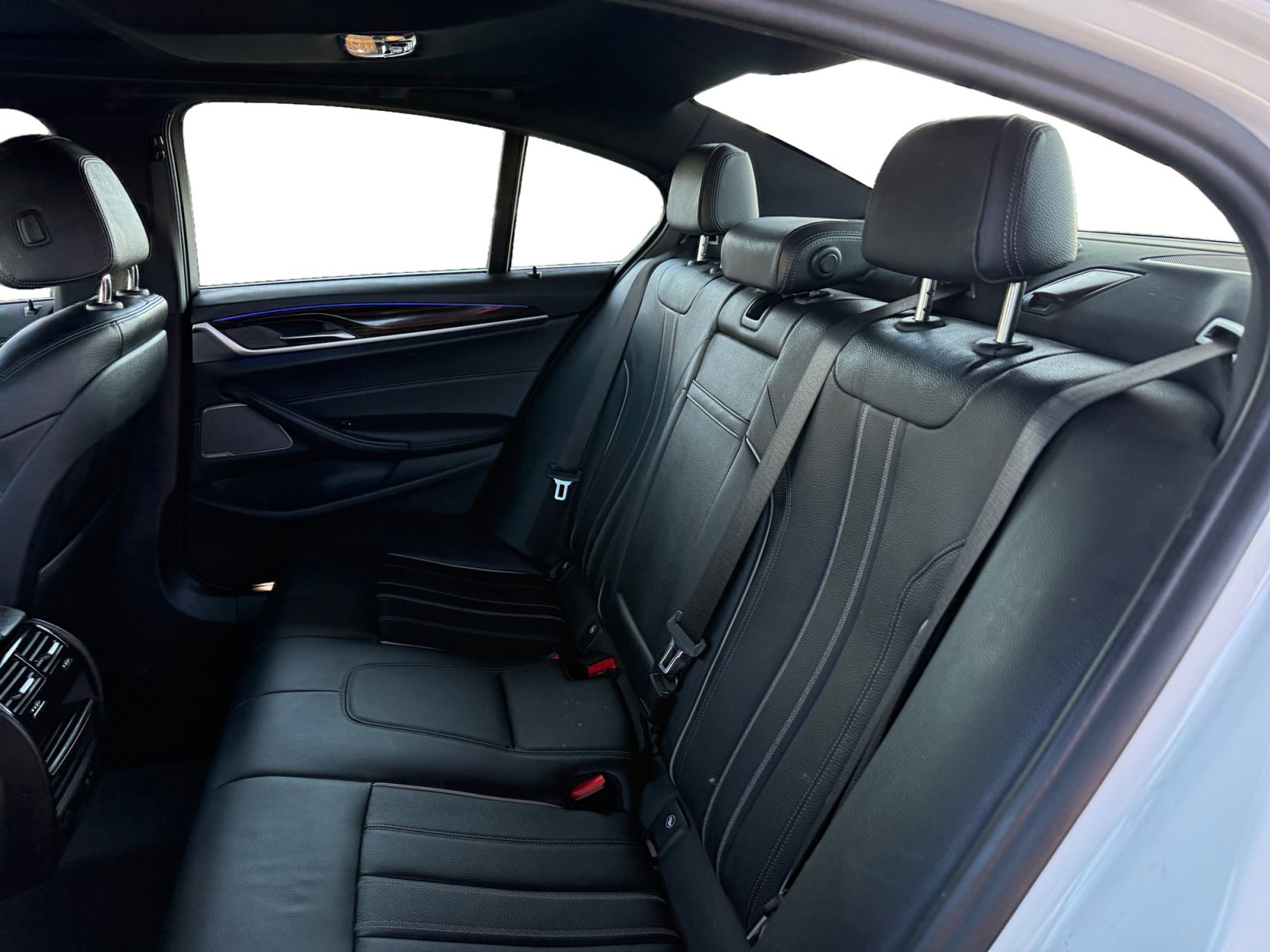 Used 2022 BMW 540i w/ Premium Package image 11