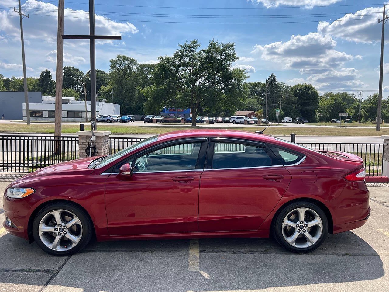Used 2016 Ford Fusion SE w/ Equipment Group 201A FWD image 8
