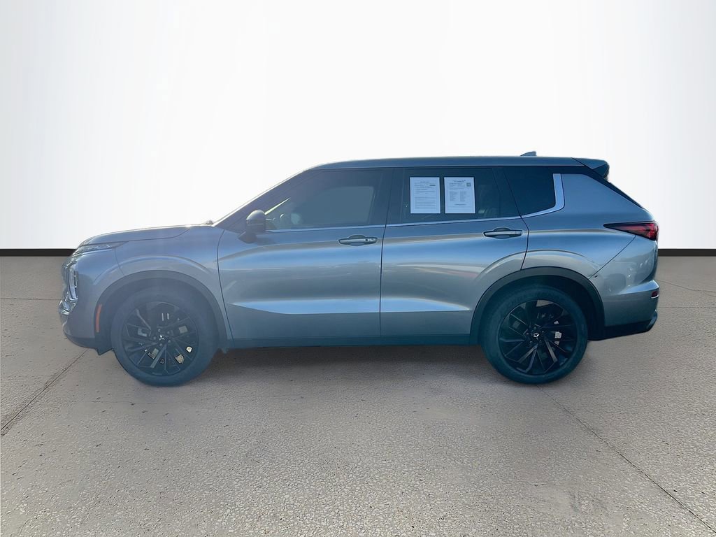 Used 2022 Mitsubishi Outlander SEL Black Edition image 4