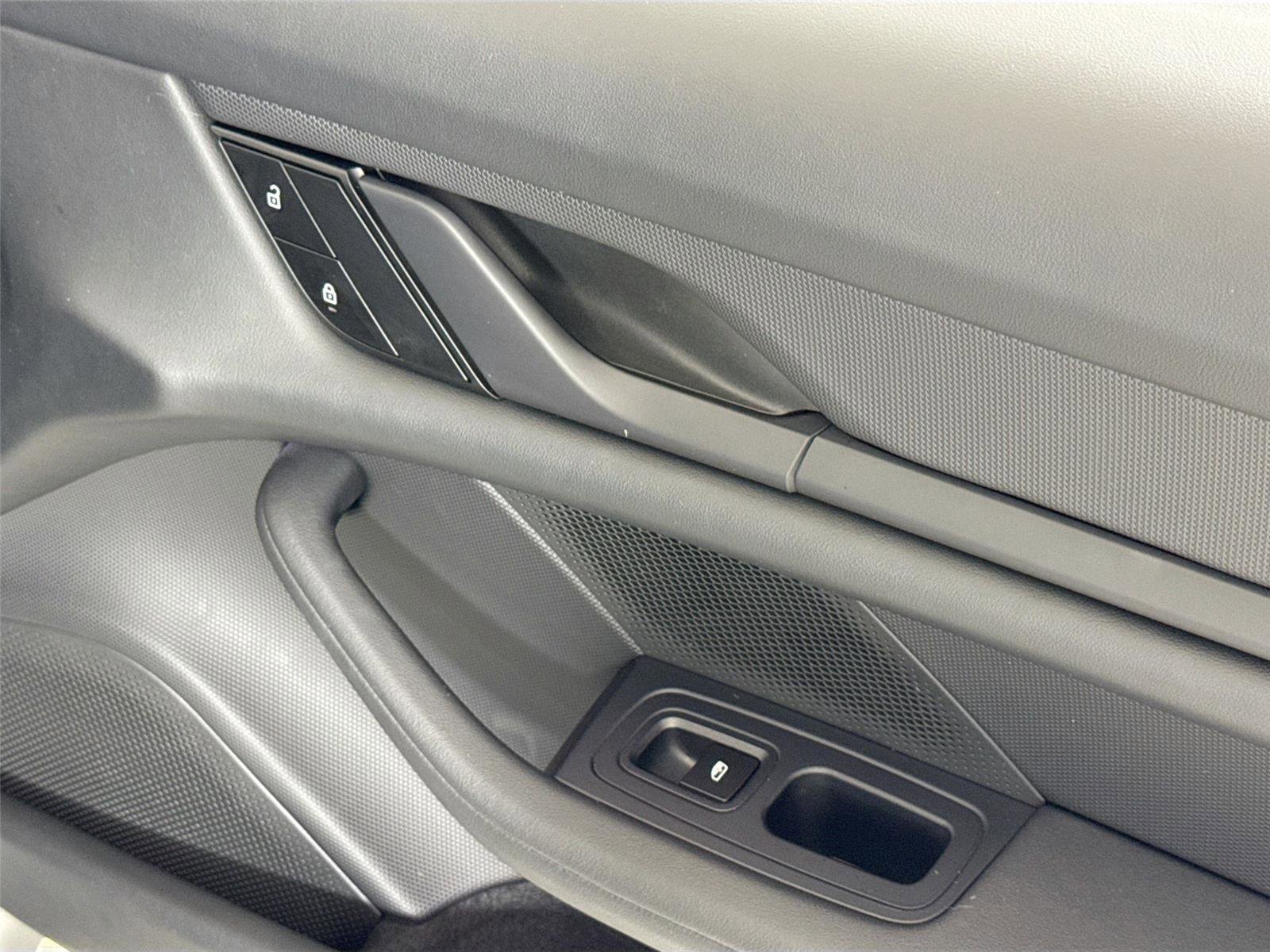 Used 2023 Porsche Taycan 4S image 34