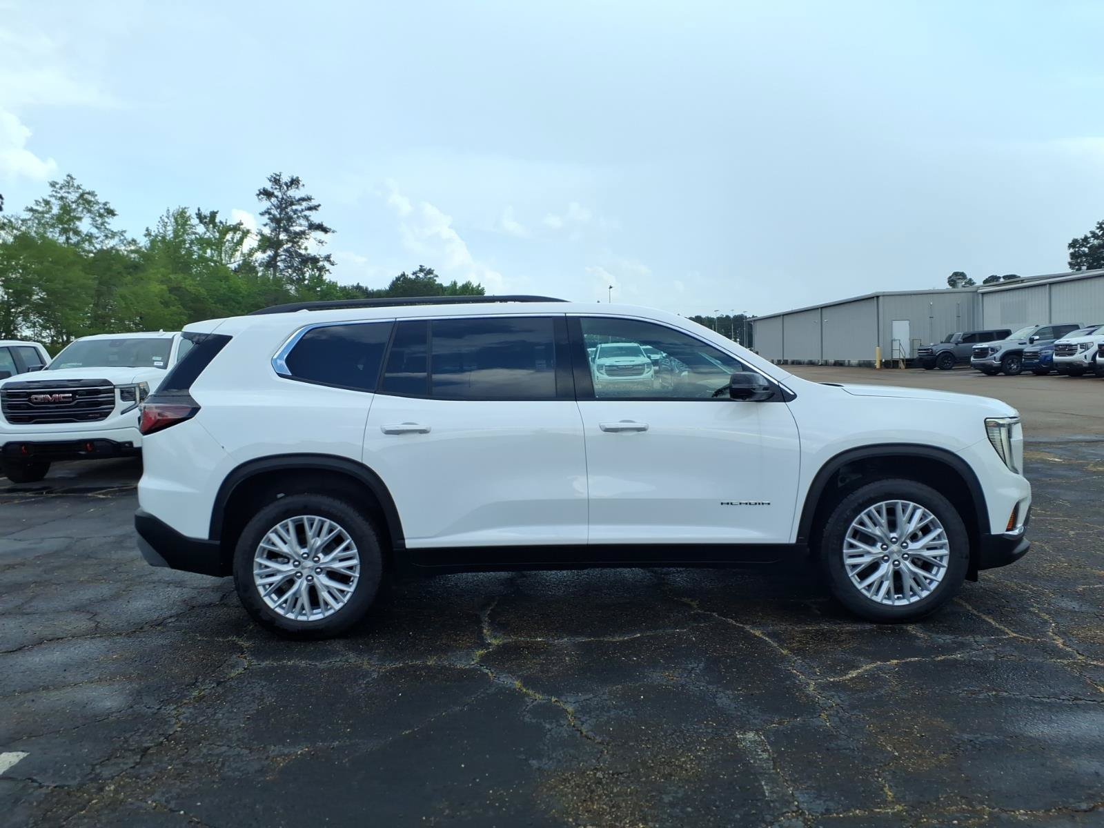 New 2026 GMC Acadia Elevation w/ Elevation Premium Package FWD image 3