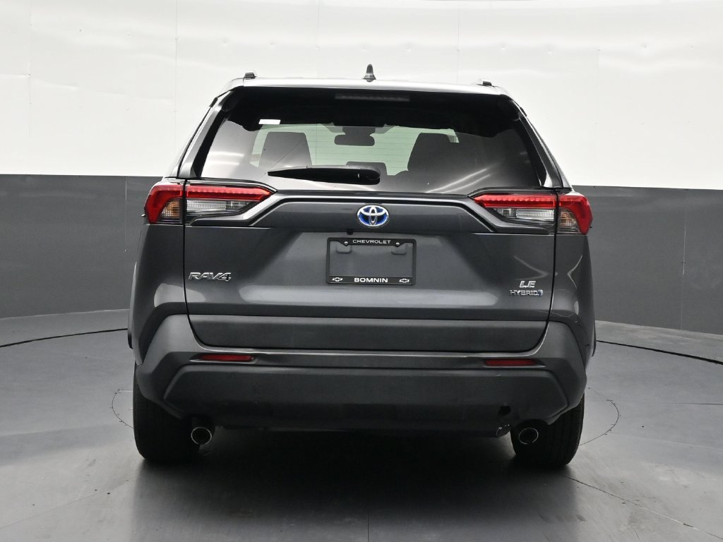 Used 2022 Toyota RAV4 LE AWD/4WD image 4