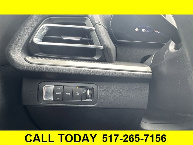 Used 2024 Chevrolet Traverse LT image 19