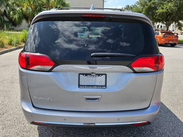 Used 2020 Chrysler Pacifica Touring-L image 10