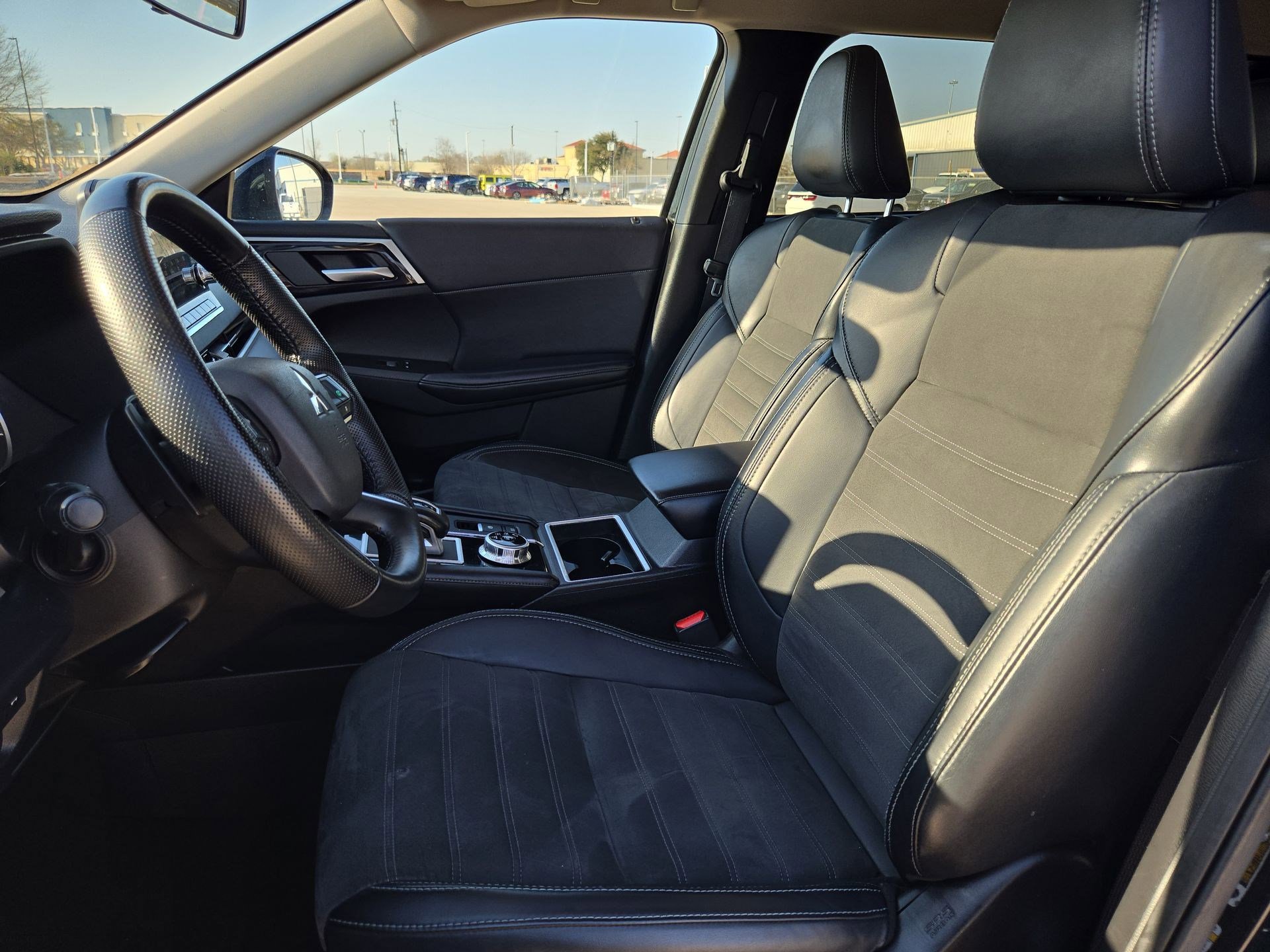 Used 2024 Mitsubishi Outlander SE image 15