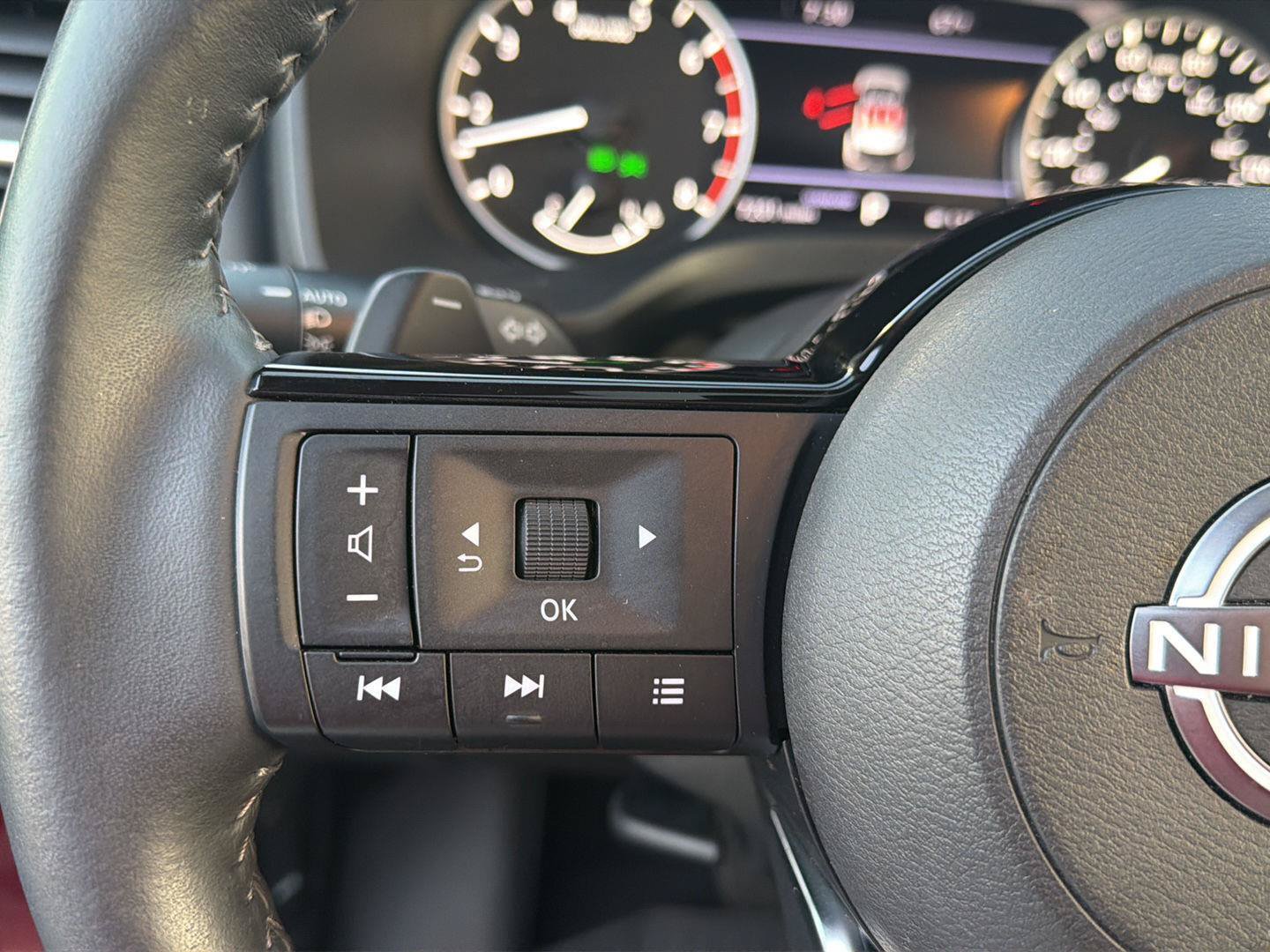 Used 2023 Nissan Rogue SL w/ SL Premium Package FWD image 21