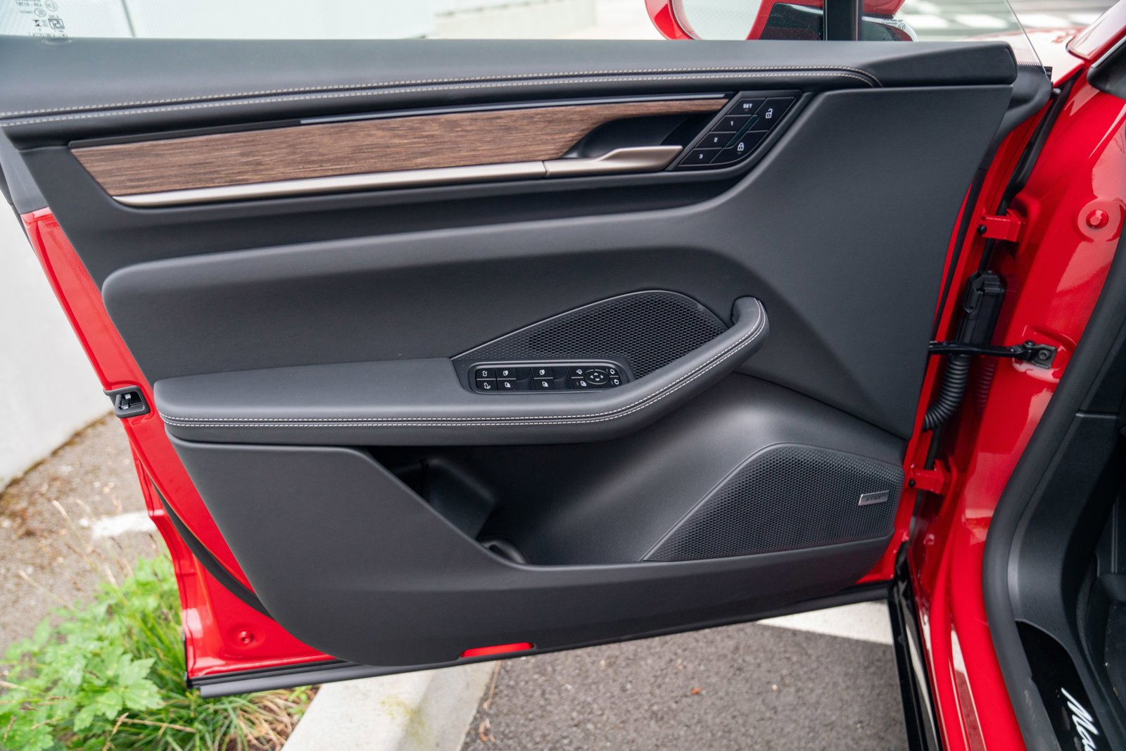 New 2026 Porsche Macan Turbo Electric image 10