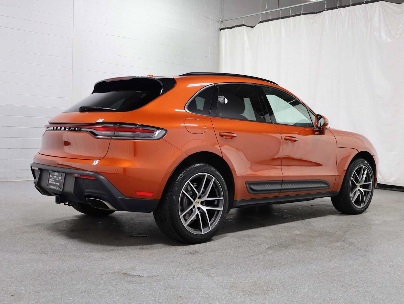 Certified 2022 Porsche Macan AWD/4WD image 9