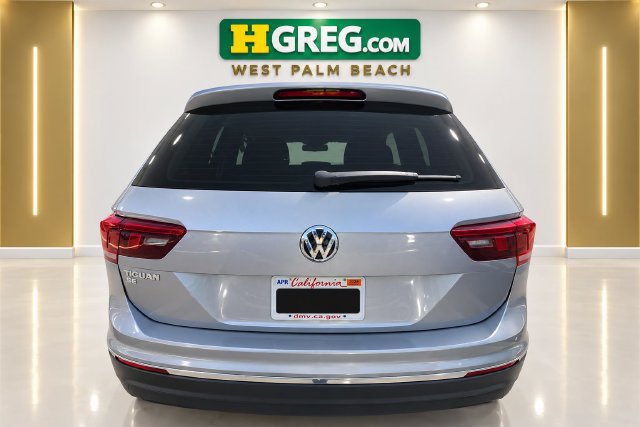 Used 2020 Volkswagen Tiguan SE w/ Panoramic Sunroof Package FWD image 8