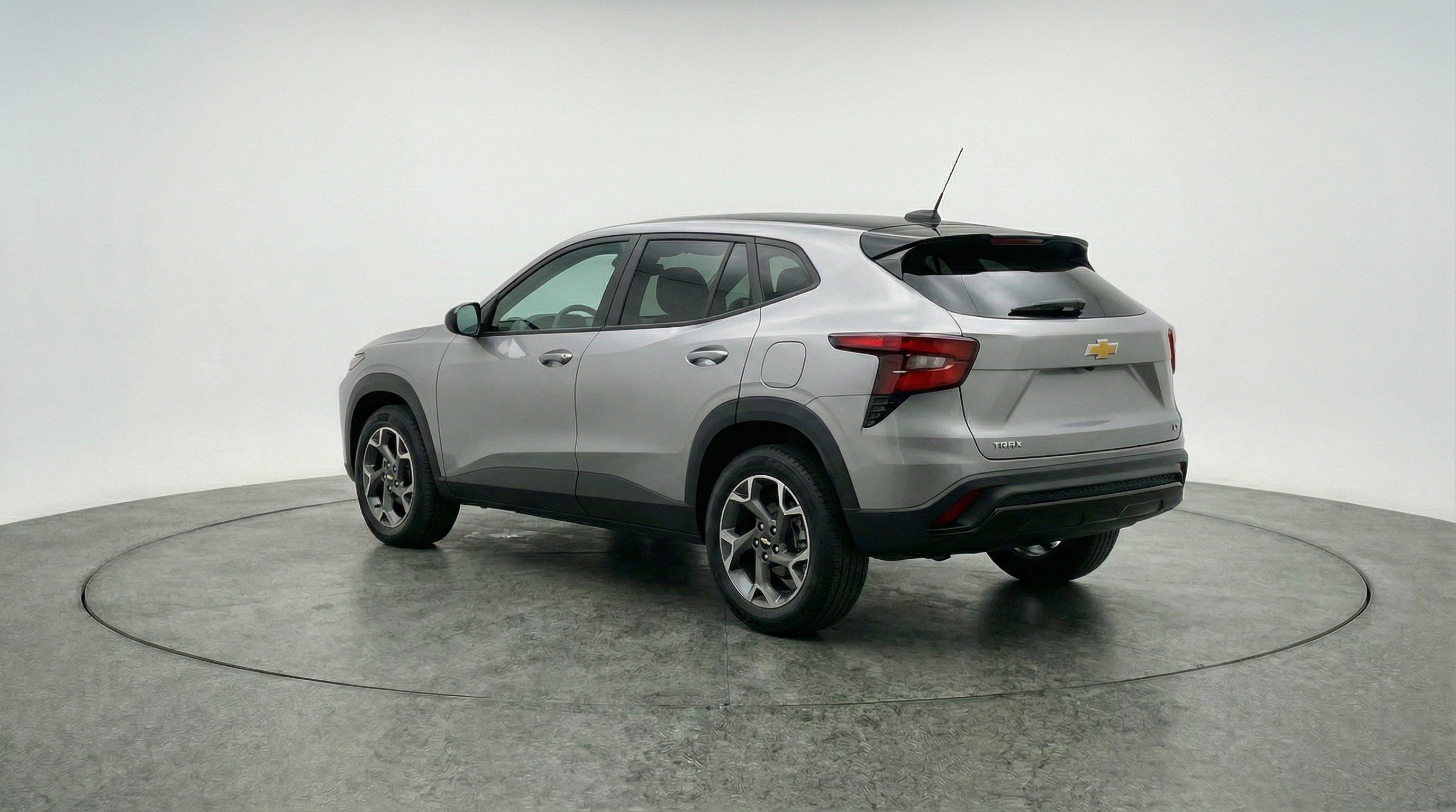 Used 2025 Chevrolet Trax LT FWD image 6