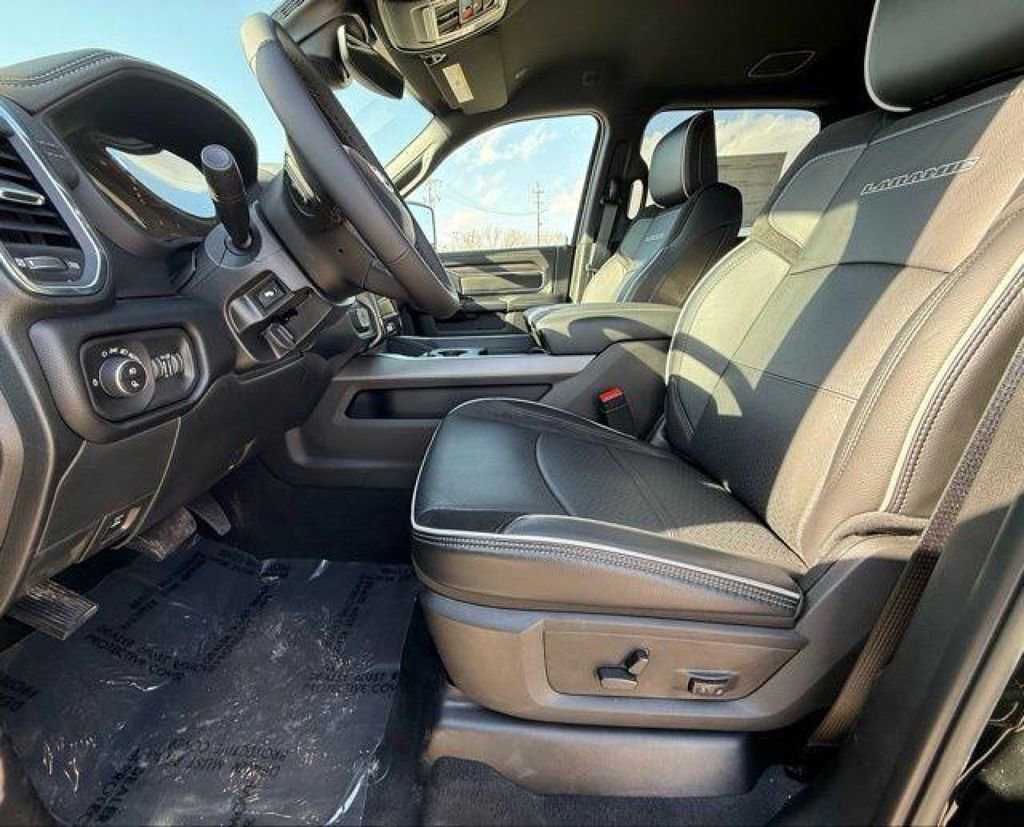 New 2026 RAM 3500 Laramie AWD/4WD image 21