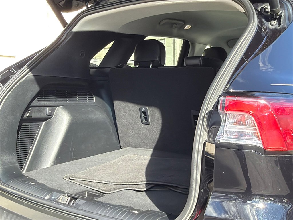 Used 2022 Ford Escape Titanium image 8