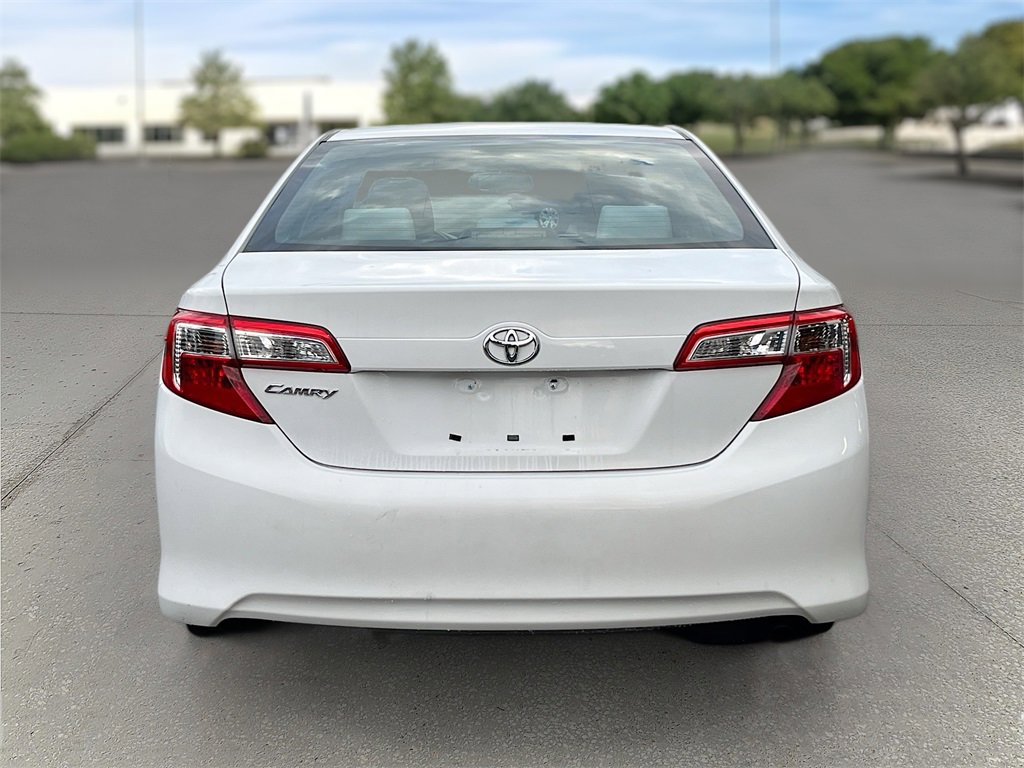 Used 2013 Toyota Camry L image 5
