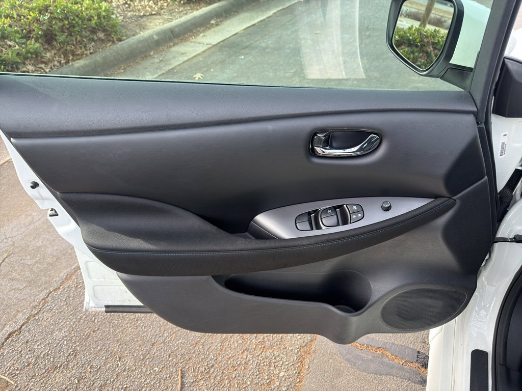 Used 2024 Nissan Leaf S image 15