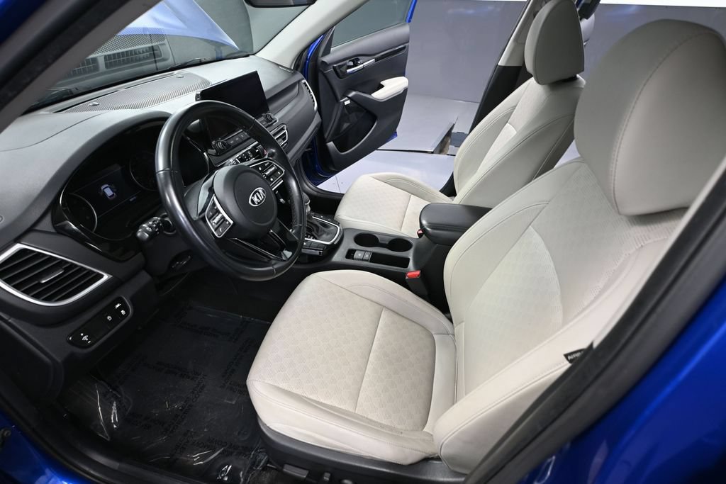 Used 2021 Kia Seltos SX w/ SX Sunroof Package AWD/4WD image 24