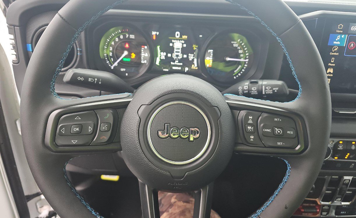 Used 2025 Jeep Wrangler Unlimited Rubicon 4xe w/ Safety Group image 8