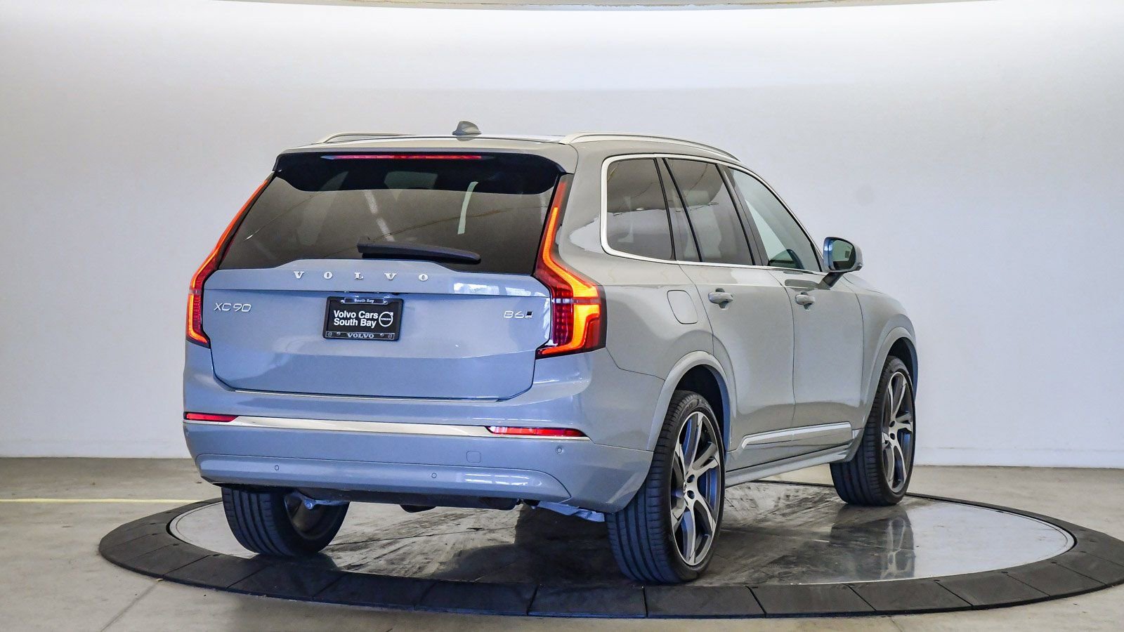 Certified 2025 Volvo XC90 B6 Core w/ Protection Package Premier image 4