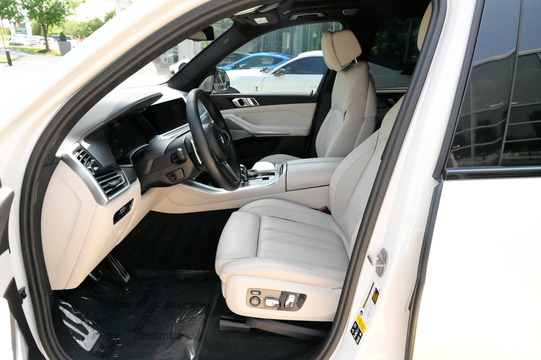 Used 2022 BMW X5 M50i w/ Executive Package AWD/4WD image 17