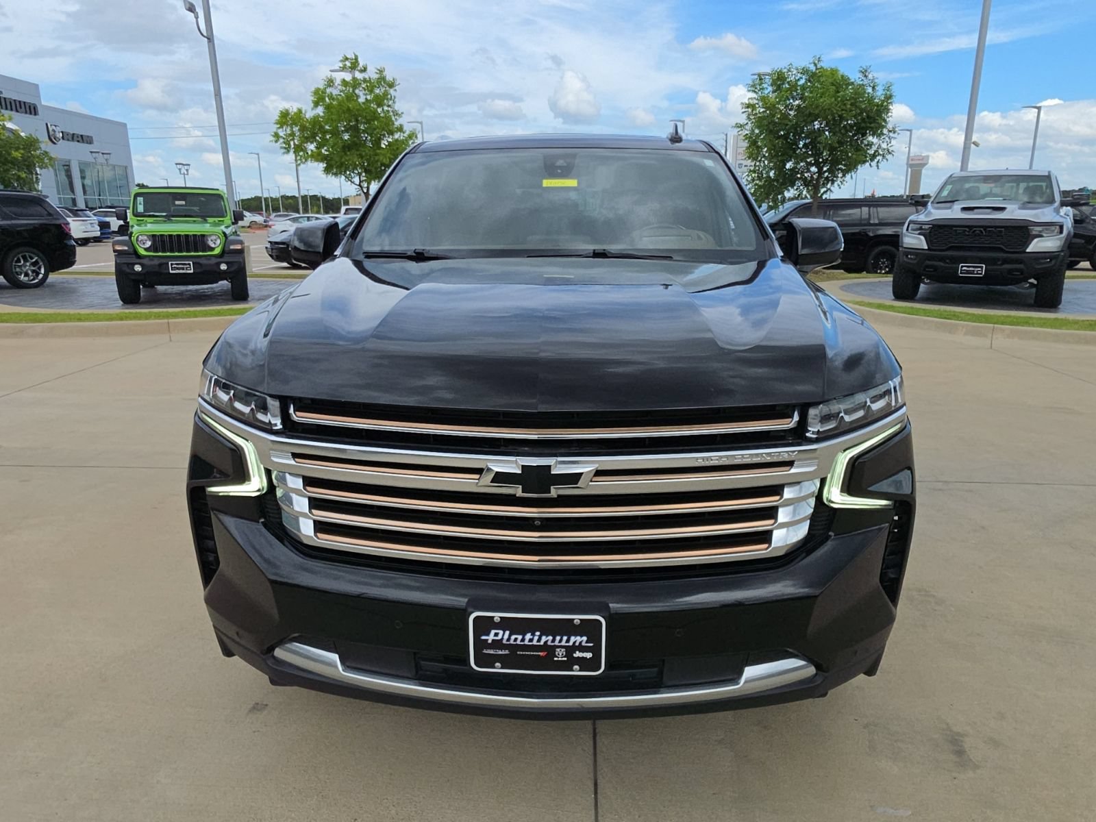 Used 2022 Chevrolet Suburban High Country w/ Max Trailering Package AWD/4WD image 8