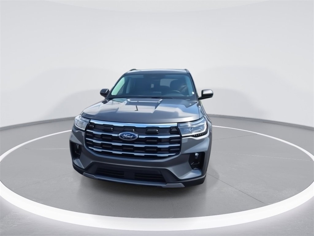 Used 2025 Ford Explorer Active w/ Active Comfort Package image 3