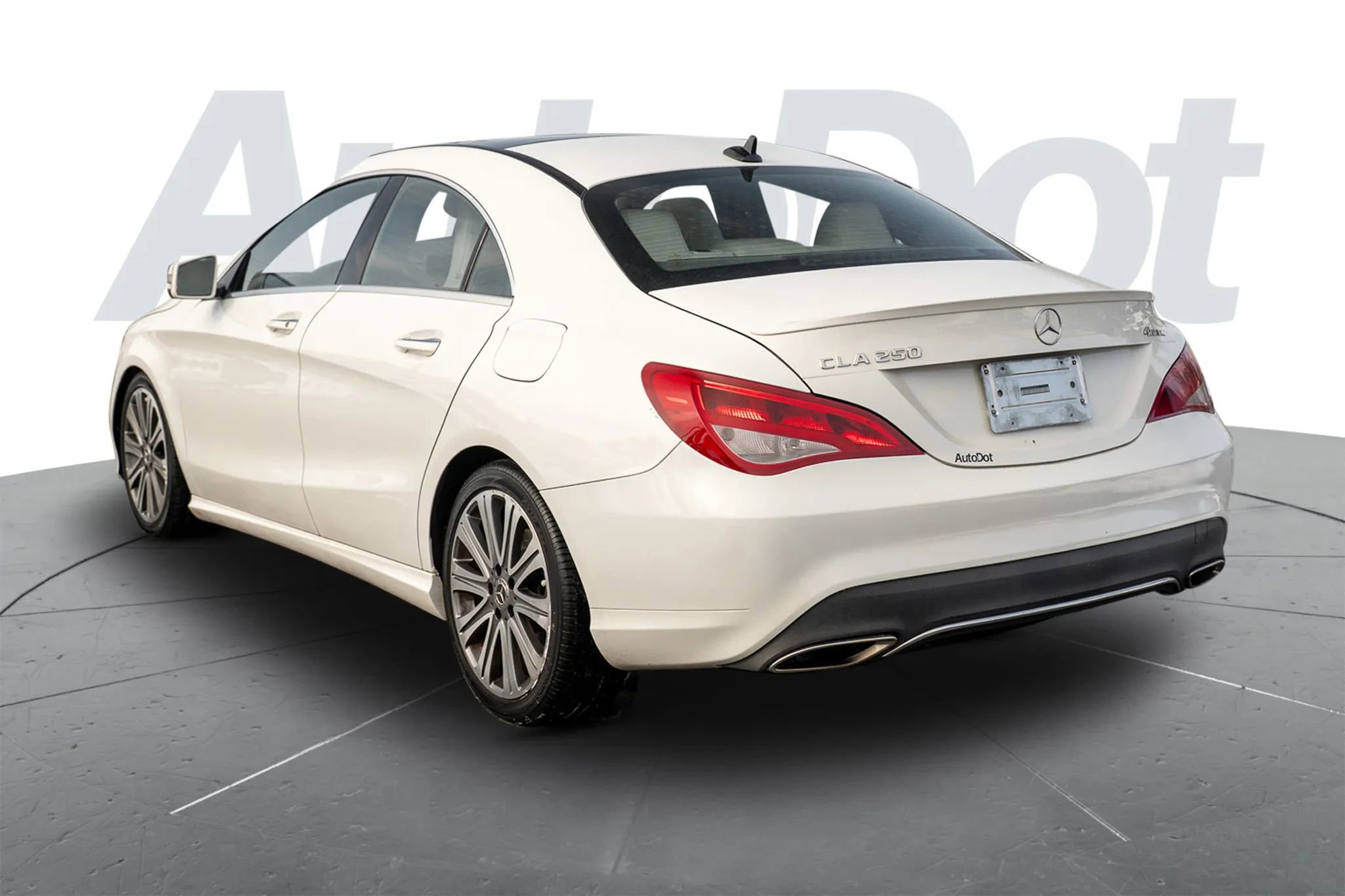 Used 2018 Mercedes-Benz CLA 250 4MATIC image 2