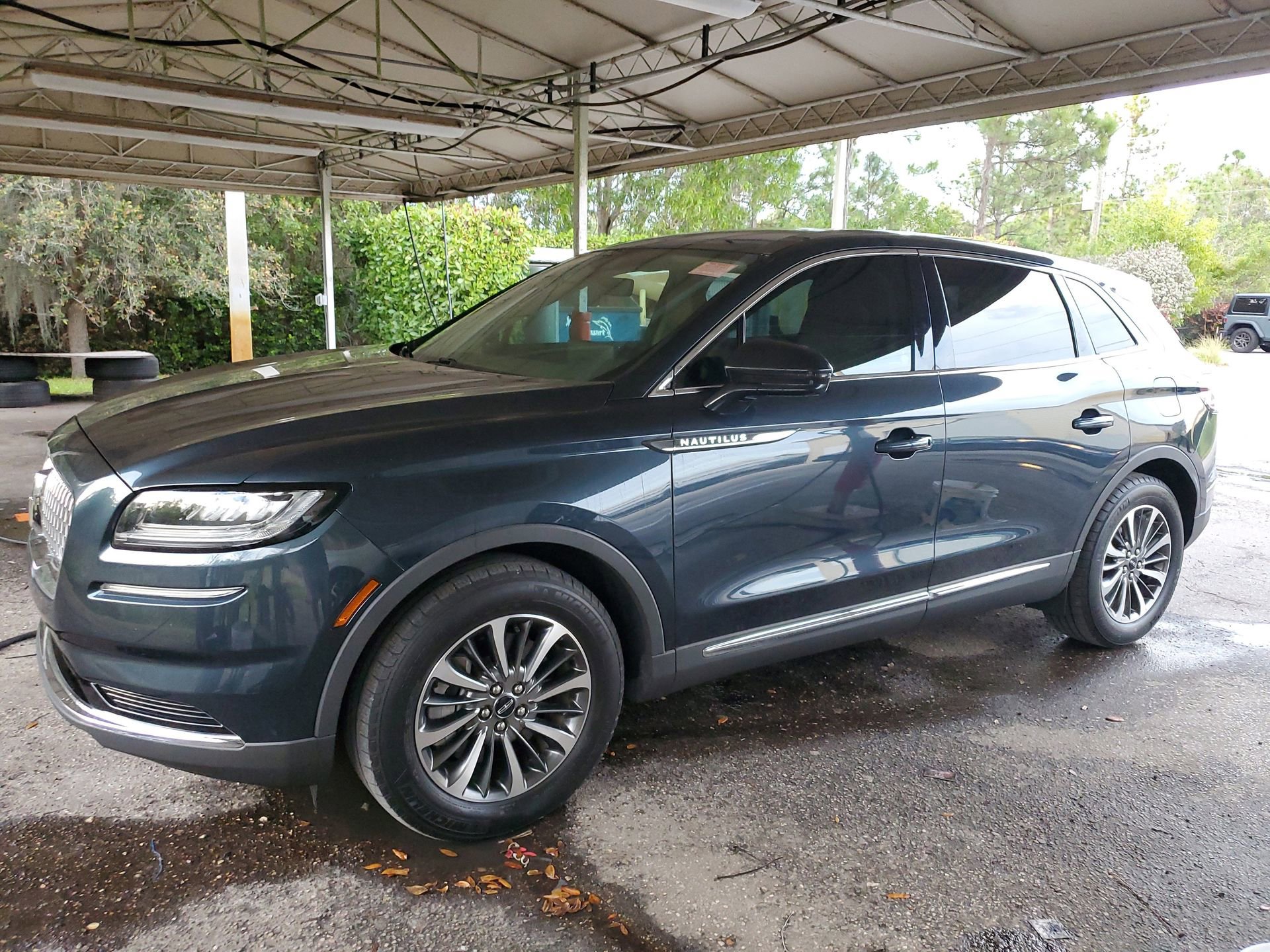 Used 2023 Lincoln Nautilus FWD w/ Premium Package image 3