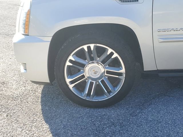 Used 2012 Cadillac Escalade Premium image 8