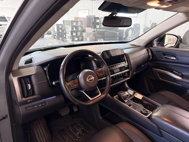 Used 2022 Nissan Pathfinder Platinum AWD/4WD image 8