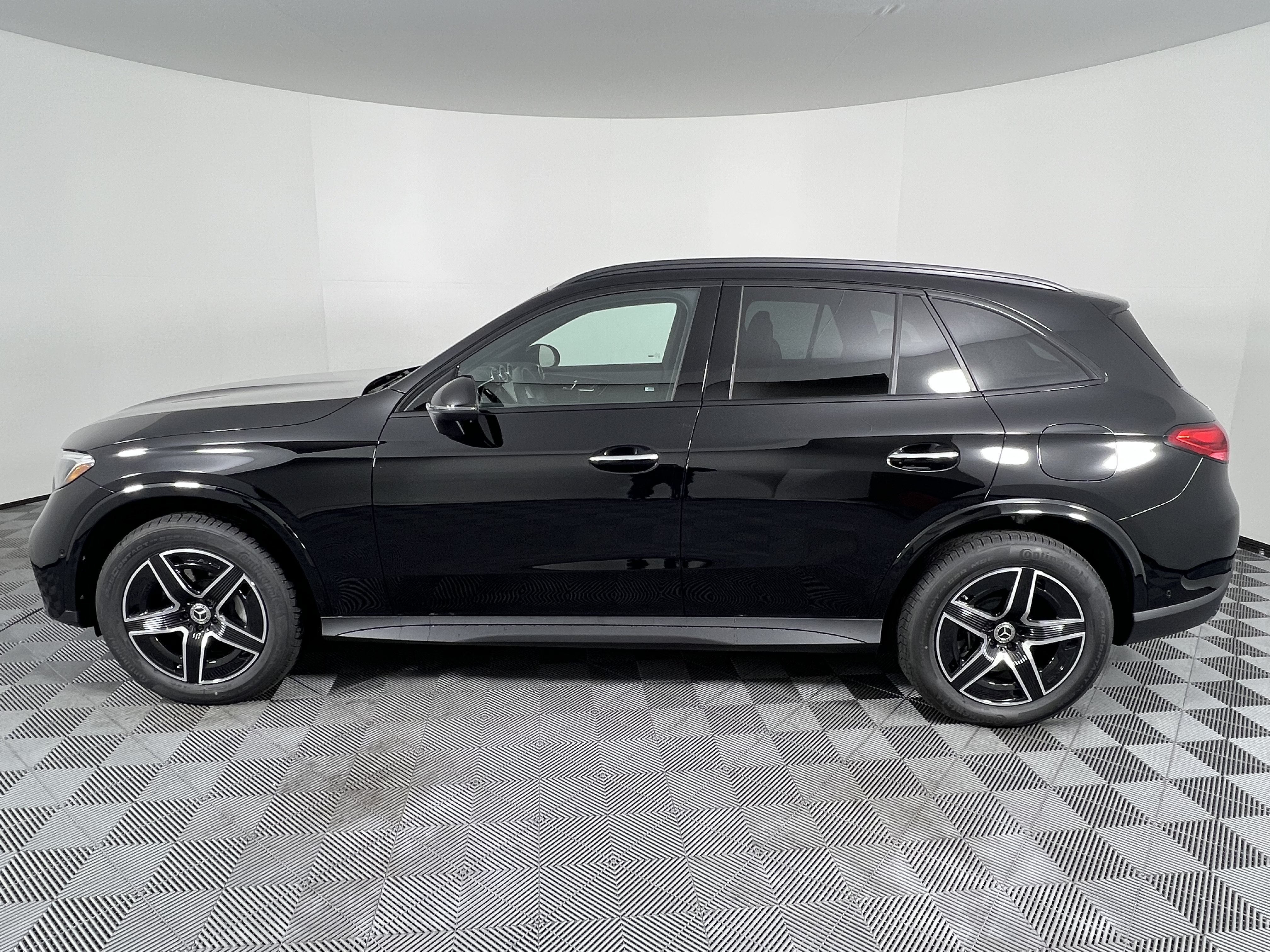New 2026 Mercedes-Benz GLC 350e 4MATIC image 9