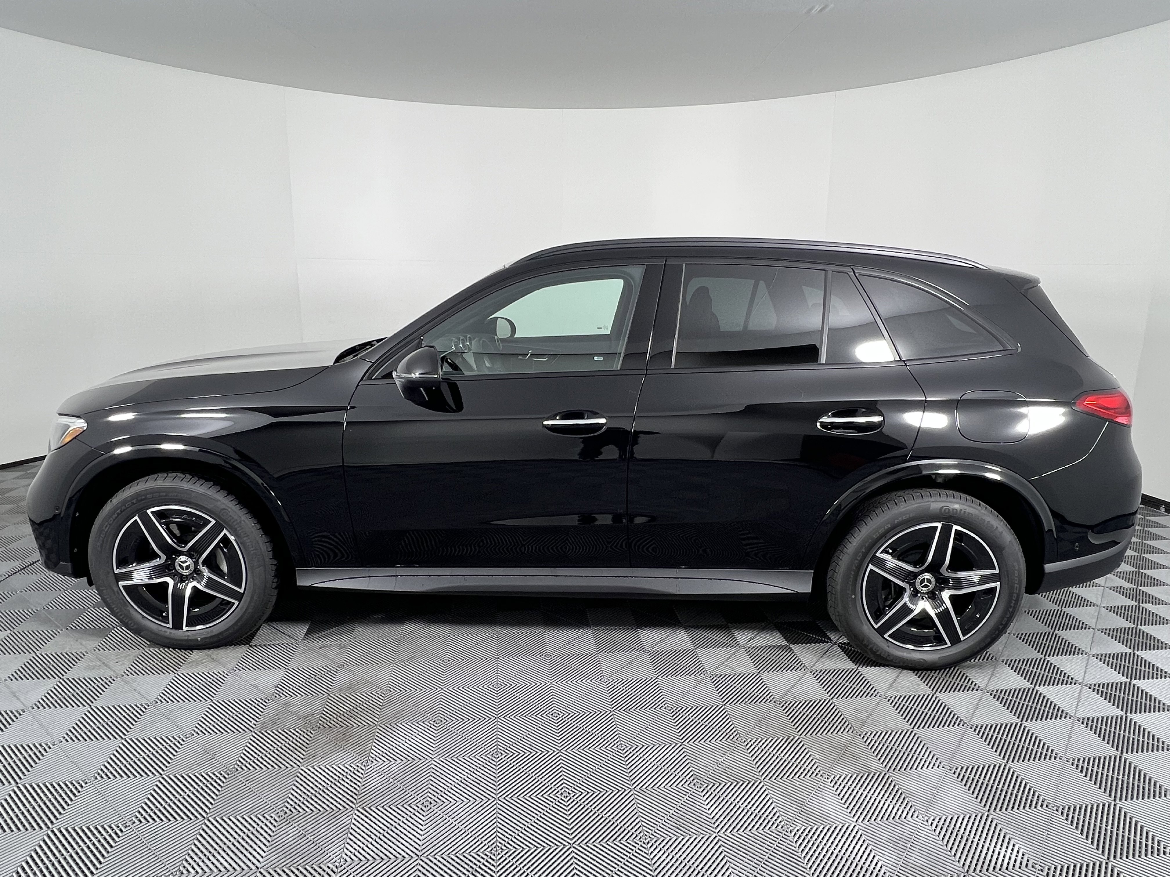 New 2026 Mercedes-Benz GLC 350e 4MATIC image 9