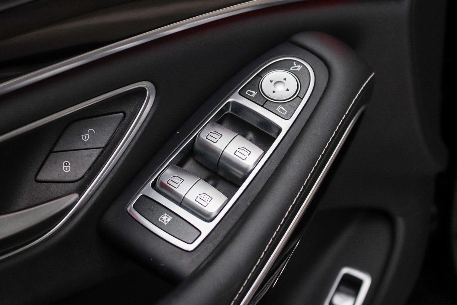 Used 2017 Mercedes-Benz S 550 Sedan image 26