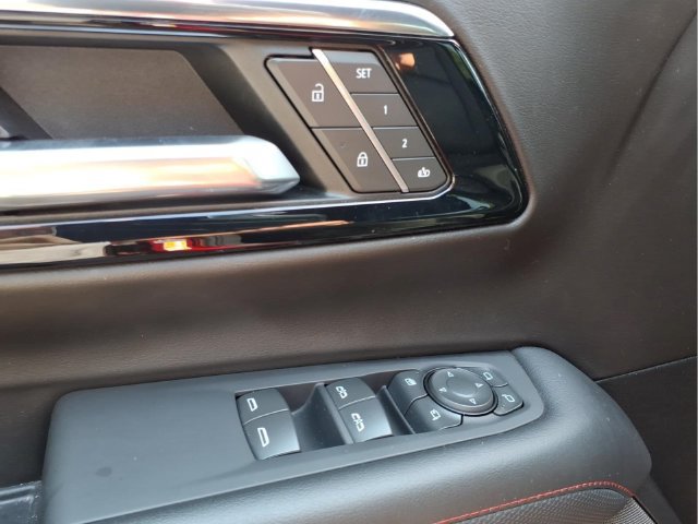 Used 2025 Chevrolet Tahoe RST w/ Comfort Package AWD/4WD image 17
