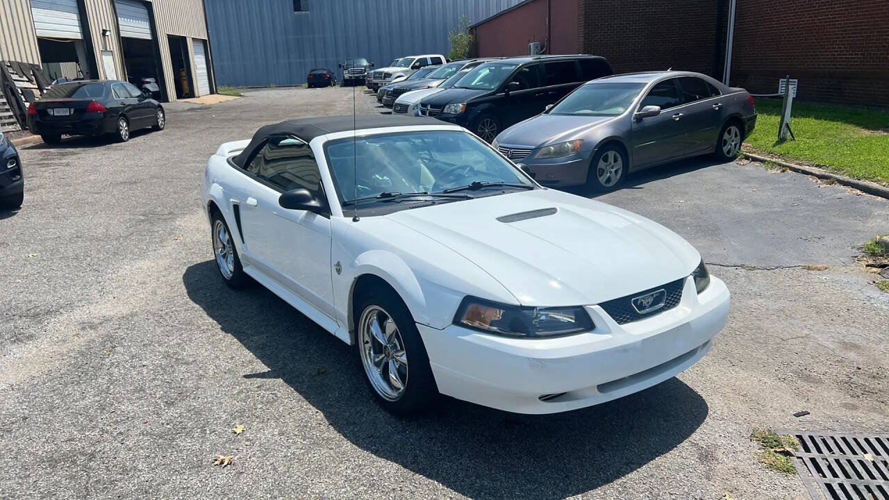 Used 1999 Ford Mustang Convertible RWD image 3