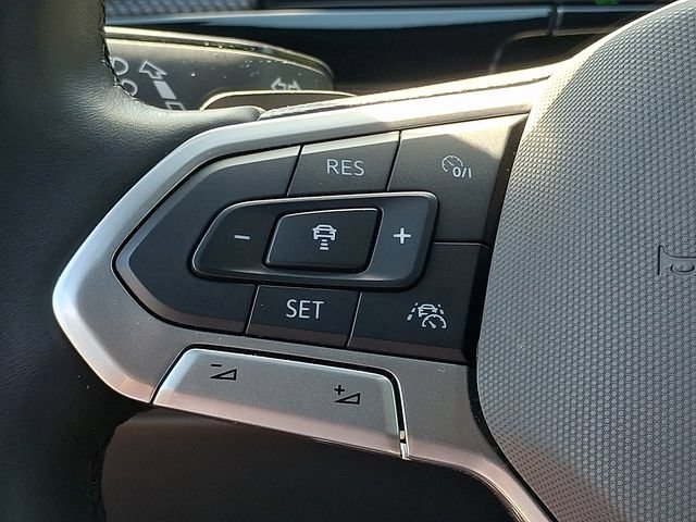 Used 2024 Volkswagen Atlas Cross Sport SEL Premium R-Line AWD/4WD image 16