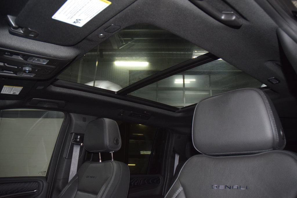 Used 2024 GMC Yukon XL Denali AWD/4WD image 52