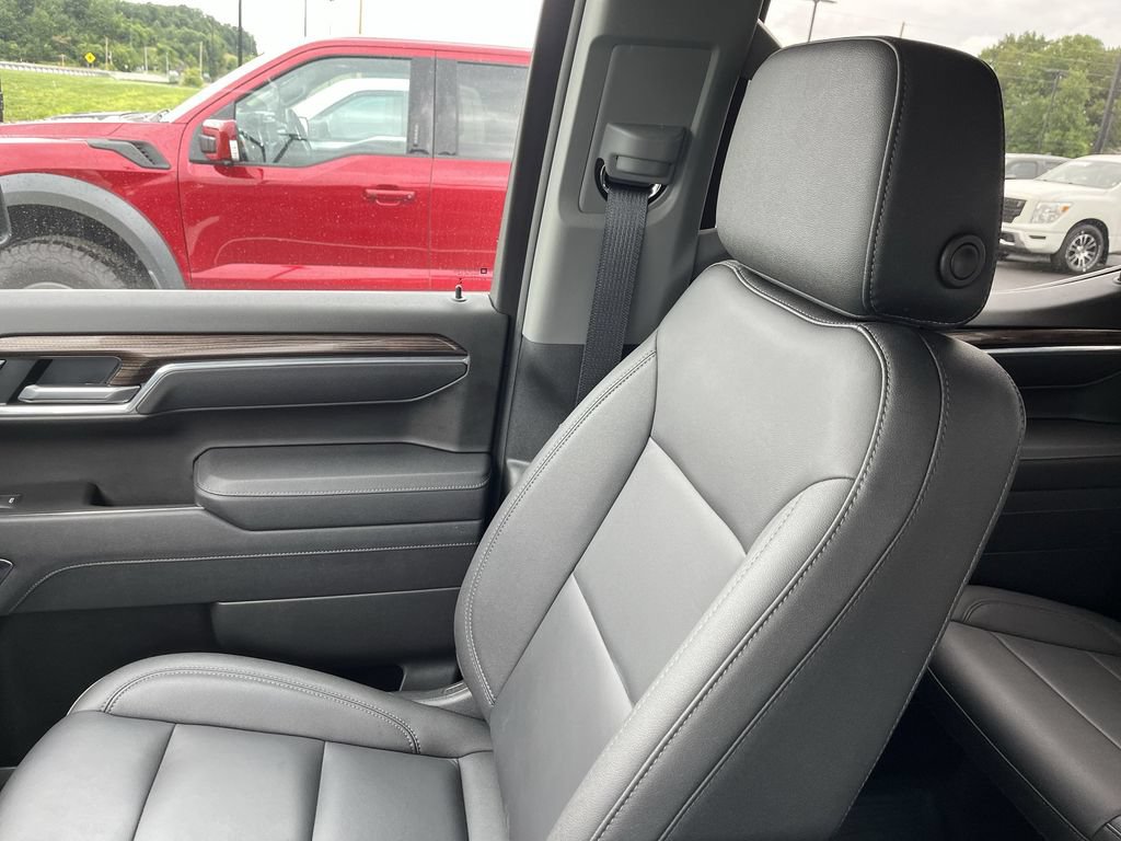 Used 2025 Chevrolet Silverado 1500 LT Trail Boss w/ Convenience Package II AWD/4WD image 24
