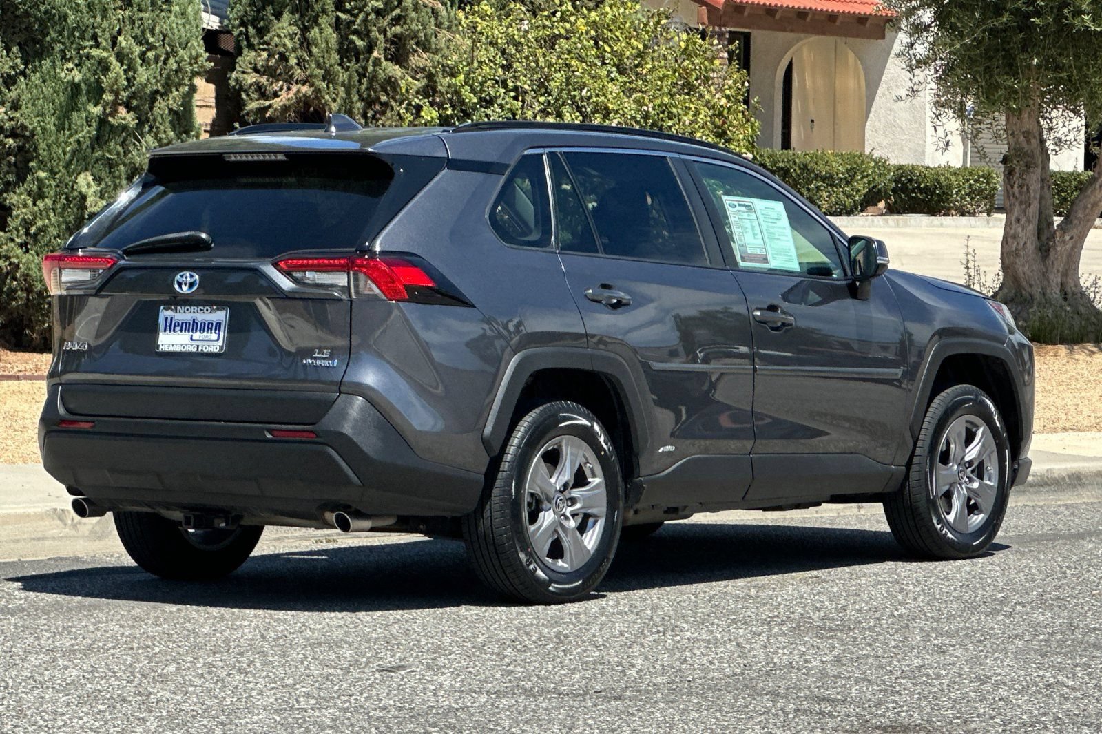 Used 2023 Toyota RAV4 LE AWD/4WD image 4