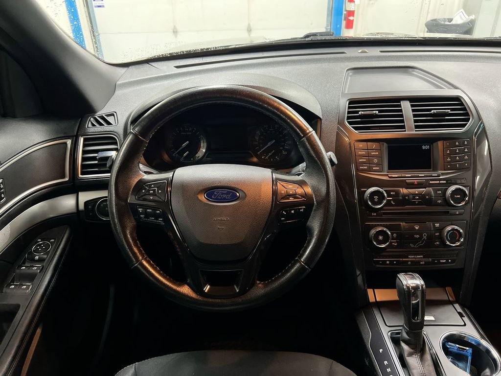 Used 2017 Ford Explorer XLT FWD image 11