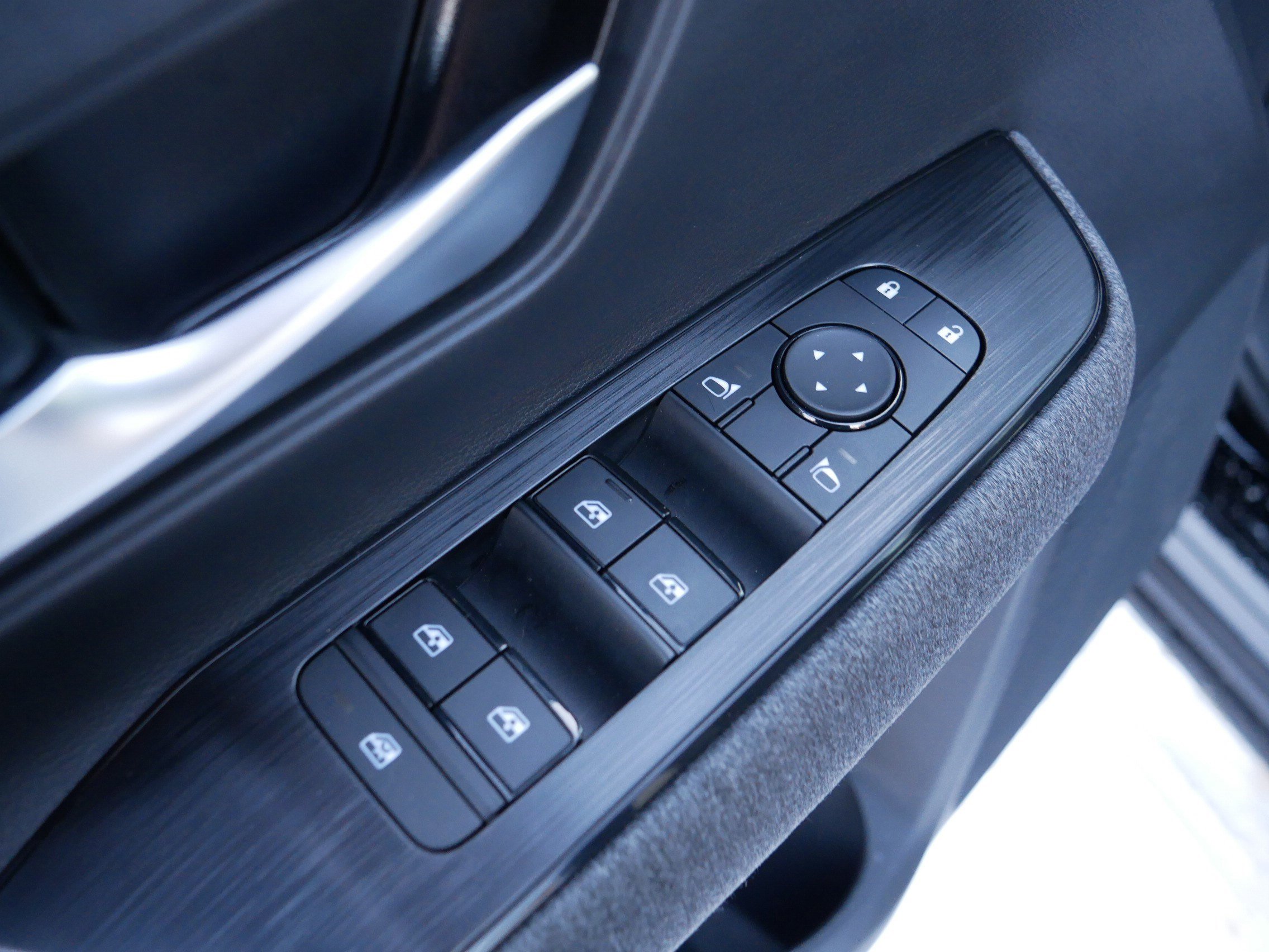 Certified 2025 Nissan Kicks SV w/ SV Premium Package image 19