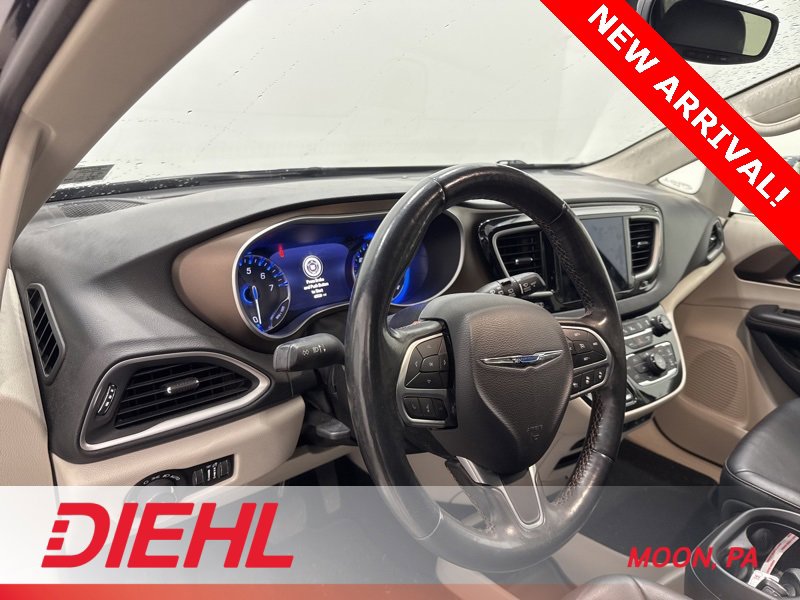 Used 2019 Chrysler Pacifica Touring-L w/ Advanced Safetytec Group image 23