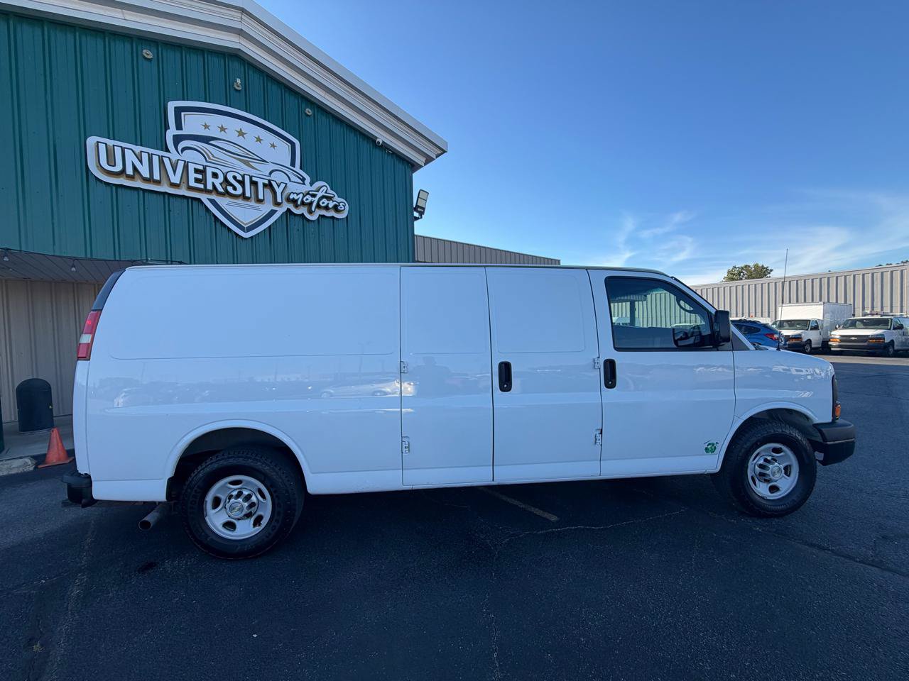 Used 2014 Chevrolet Express 3500 Extended RWD image 2