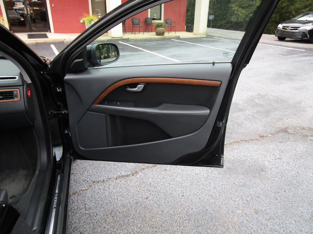 Used 2011 Volvo S80 3.2 w/ Climate Pkg image 32